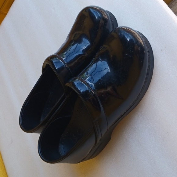 DANSKO Black Patent Leather Clogs - Picture 3 of 6